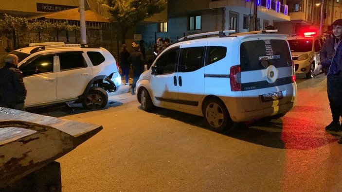 Maltepe'de alkollü sürücü 4 araca çarptı