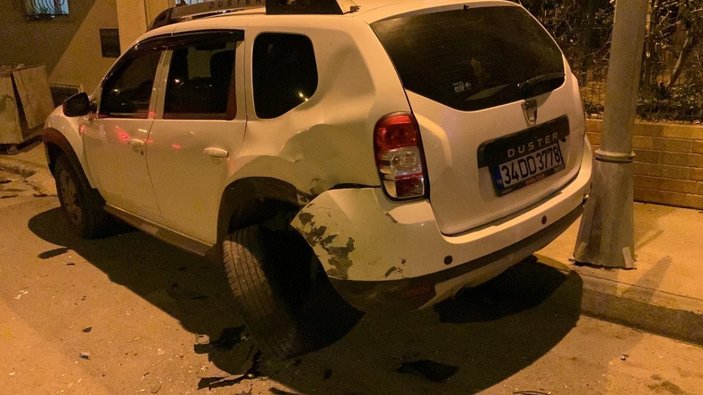 Maltepe'de alkollü sürücü 4 araca çarptı