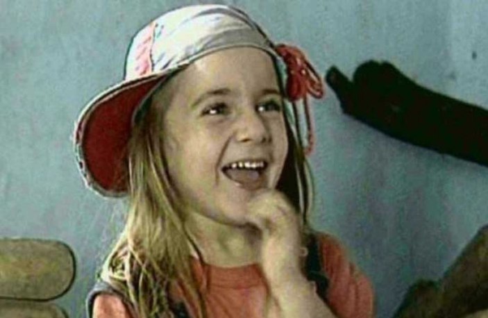 Can Ayşecik'in minik yıldızı Ecem Kanun'u gören dilini ısırıyor! Güzelliği küçüklükten belliydi...