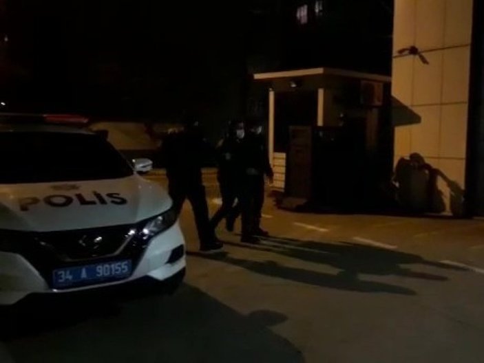 İstanbul'da taksiciye, aracın kaputundan uçan tekme atan şahıs yakalandı