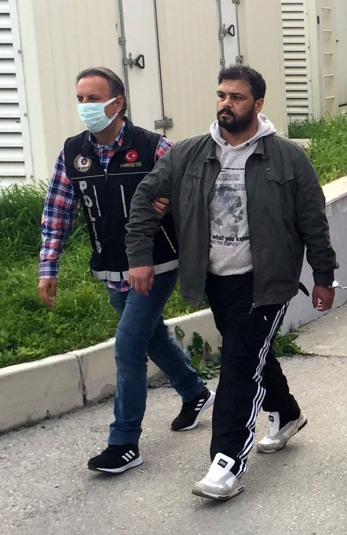 Adana’da Suriyelinin iç çamaşırından uyuşturucu çıktı
