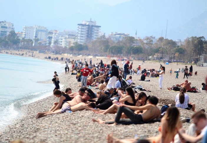 Antalya'da deniz, Erzurum'da kayak keyfi