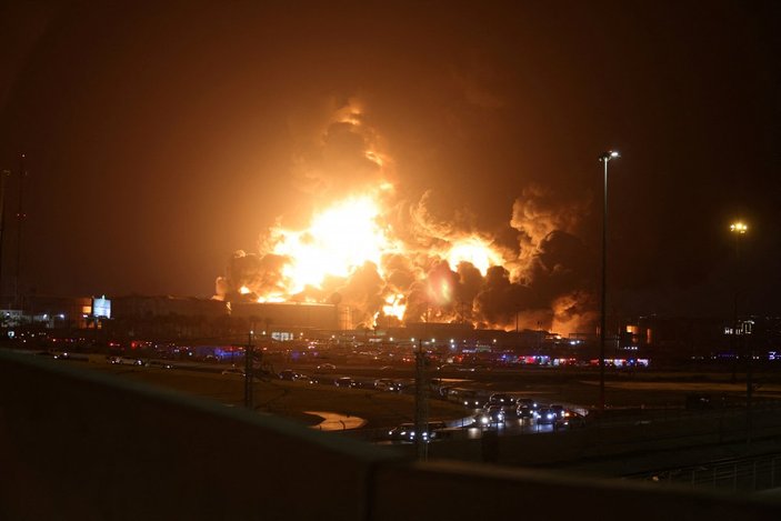 Husiler, Suudi Arabistan'da Aramco tesislerine saldırdı