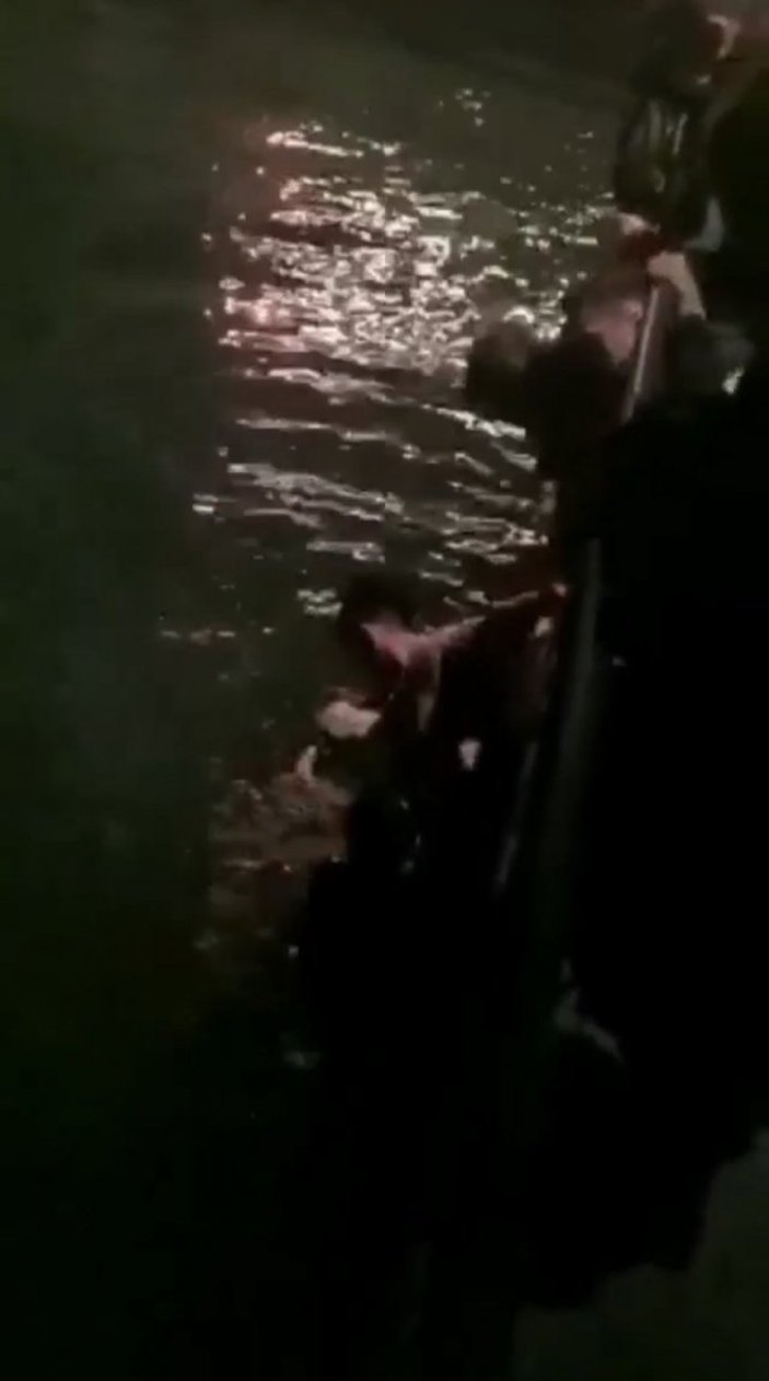 İstanbul'da denize atlayan adamı, bekçi kurtardı