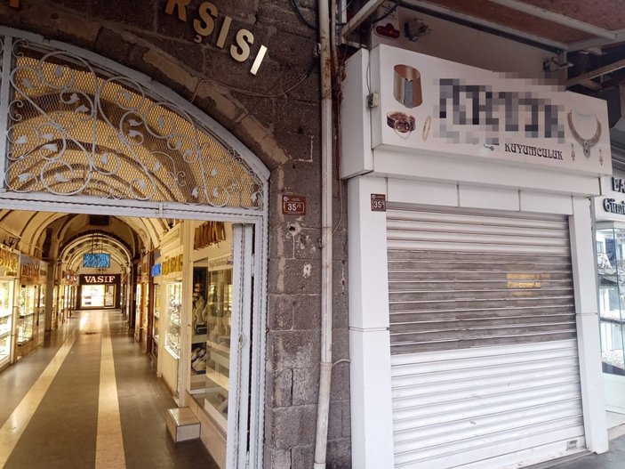 Diyarbakır'da kuyumcu, sahte altınları vitrine dizip ortadan kayboldu