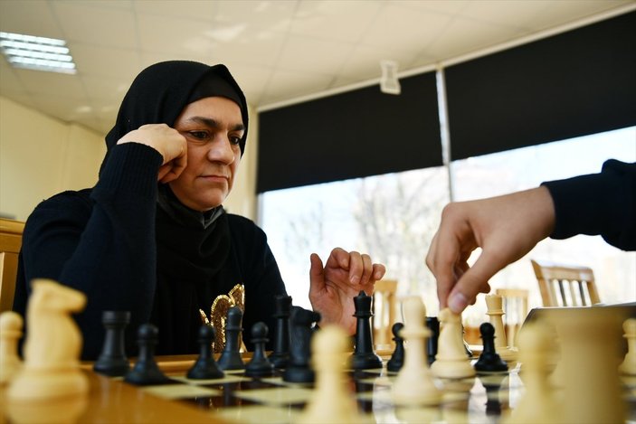 Dikkat eksikliğini satrançla yenen Gaziantepli genç, 47 madalya kazandı