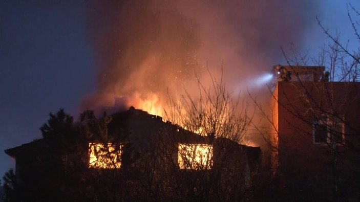 Beykoz'da müstakil bir evde sabah saatlerinde yangın çıktı