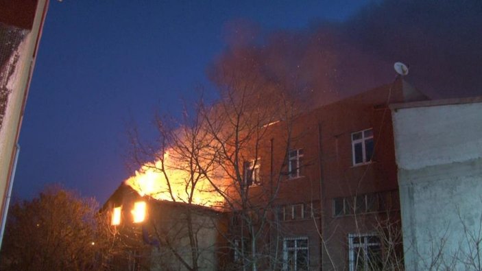 Beykoz'da müstakil bir evde sabah saatlerinde yangın çıktı