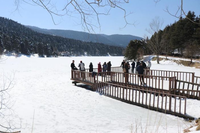 Gölcük Tabiat Parkı’na tatilci akını