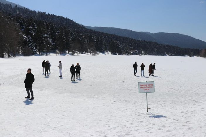 Gölcük Tabiat Parkı’na tatilci akını