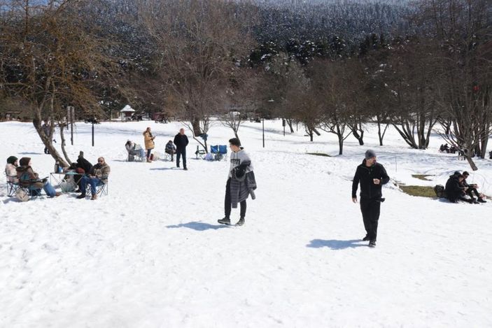 Gölcük Tabiat Parkı’na tatilci akını