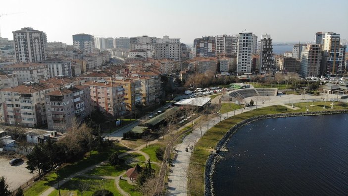 Küçükçekmece Gölü’nde sular çekildi