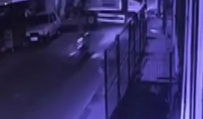 Manisa'da kamyona çarpan motosikletli öldü