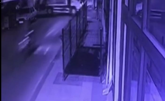 Manisa'da kamyona çarpan motosikletli öldü