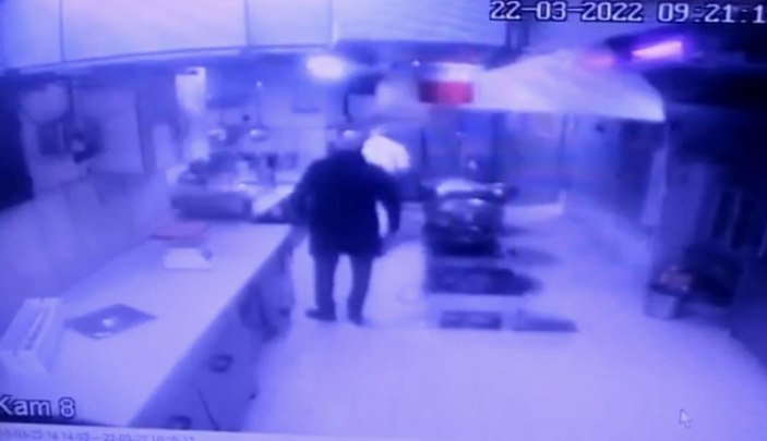 Taksim’deki muhallebicide dehşet anları: Bıçakladı, darbetti