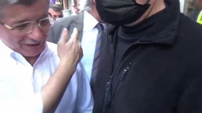 Adana'da Davutoğlu'na esnaftan tepki: Davanızı satmayacaksınız