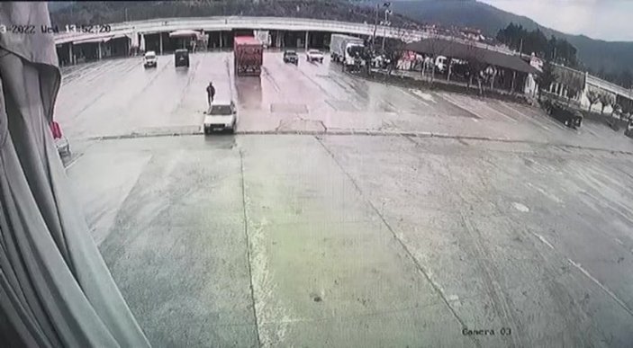 Amasya'da el freni çekilmeyen araçtan film sahnesi görüntüleri