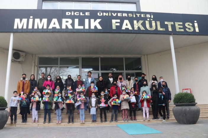 Diyarbakır'da 'çocuk üniversitesi'nde geleceğin üniversite öğrencileri yetiştiriliyor