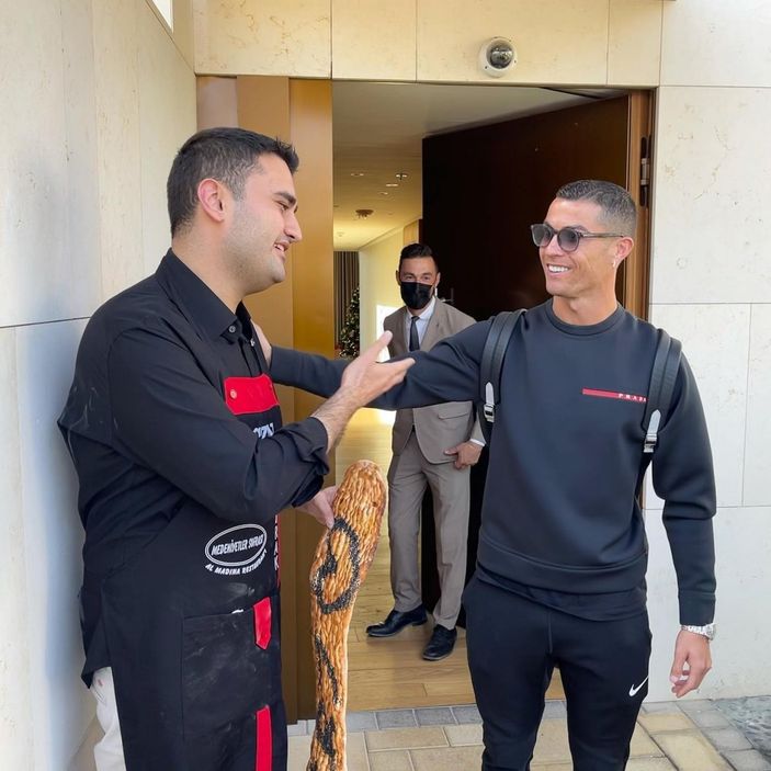 İ CZN Burak’ın Londra’daki ortağı Ronaldo