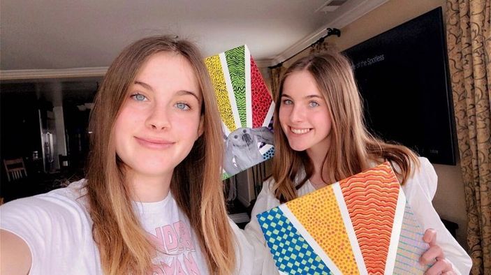 Friends dizisindeki Ross ve Rachel’ın kızı Emma, kocaman oldu! Meğer ikizi de varmış...