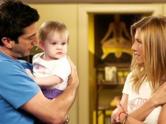 Friends dizisindeki Ross ve Rachel’ın kızı Emma, kocaman oldu! Meğer ikizi de varmış...