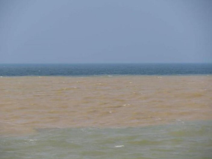 Şile'de denizin rengi kahverengiye döndü