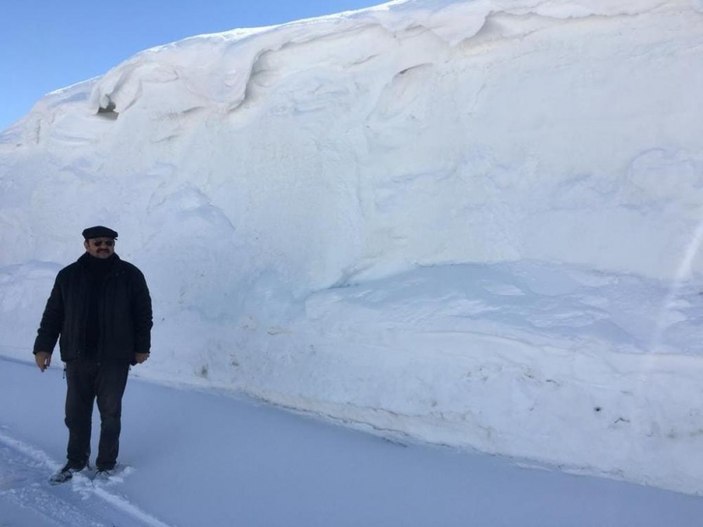 Sivas'ta nisan ayı, 4 metre karla karşılanıyor