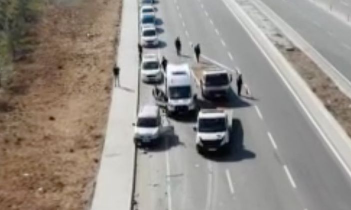 İstanbul'da bozulan aracını tamir eden şahıs, tırın altında kalarak can verdi