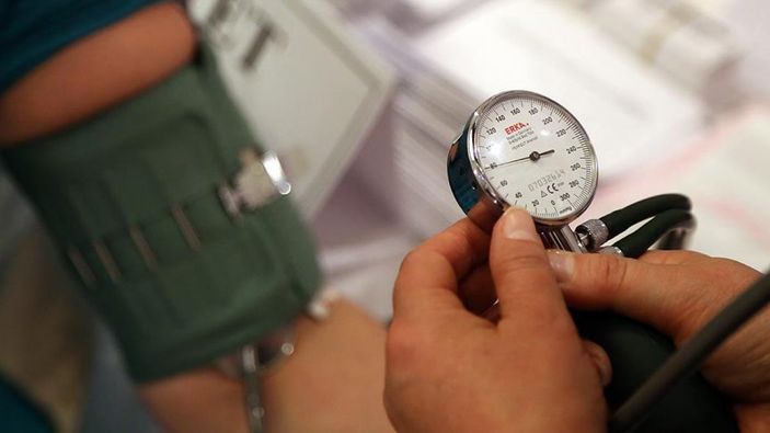 a Yüksek tansiyon, beyin kanamasına neden oluyor