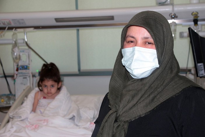 Kars'ta rahatsızlanan minik Asya, ambulans uçakla geldiği Adana'da tedavi edildi