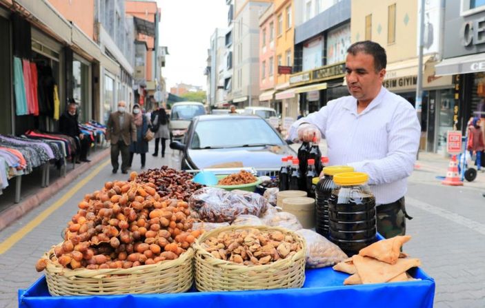 i Ahmet Davutoğlu’na tepki gösteren esnaf: İhanet haini vurur