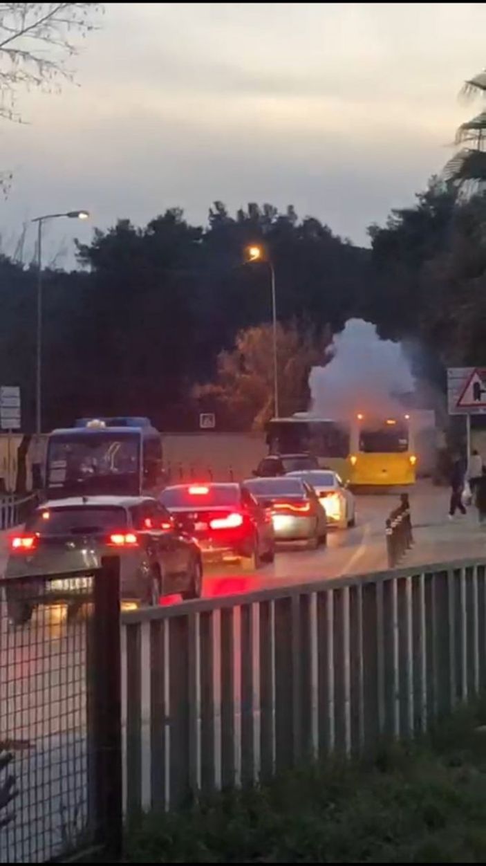 i Pendik'te İETT otobüsünde yangın paniği