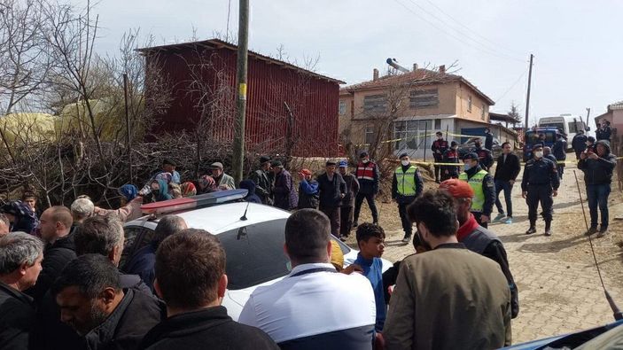 D Edirne'de evlerinde silahla öldürüldüler