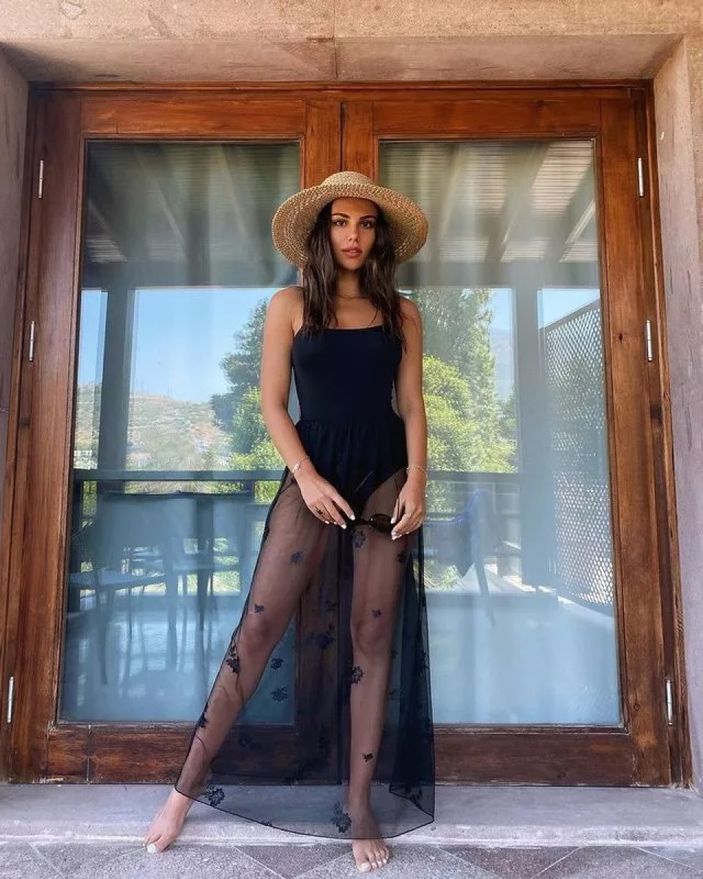 Üç Kız Kardeş'in alımlı Türkan'ı Özgü Kaya bikinili pozlarıyla 'Of' dedirtti! 'Bir içim su gibisin'