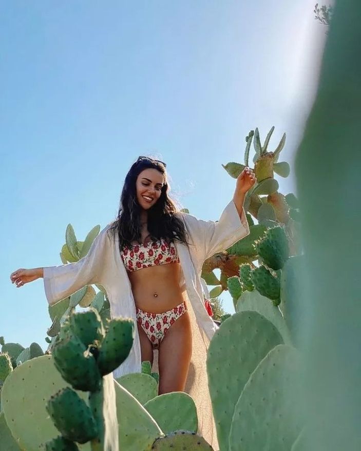 Üç Kız Kardeş'in alımlı Türkan'ı Özgü Kaya bikinili pozlarıyla 'Of' dedirtti! 'Bir içim su gibisin'