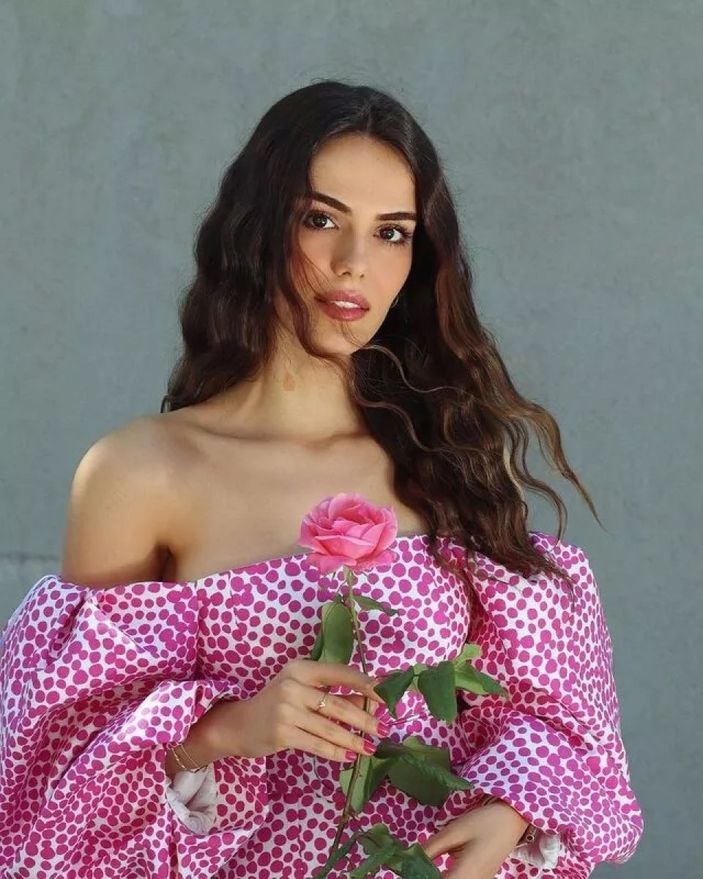 Üç Kız Kardeş'in alımlı Türkan'ı Özgü Kaya bikinili pozlarıyla 'Of' dedirtti! 'Bir içim su gibisin'