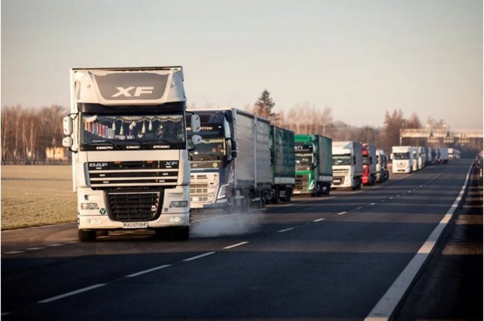 Polonya-Belarus sınırında 38 kilometrelik tır kuyruğu oluştu