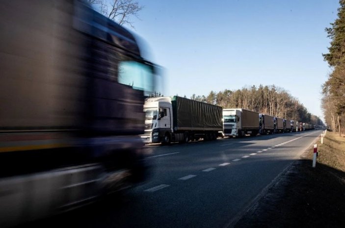 Polonya-Belarus sınırında 38 kilometrelik tır kuyruğu oluştu