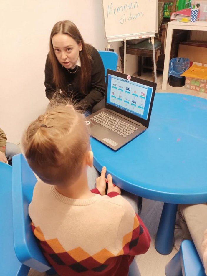 Ukraynalı çocuklar Türkçe öğreniyor