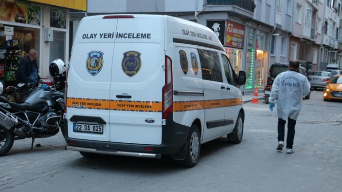 Edirne'de sigarasını bulamayan şahıs büfeciyi bıçakladı