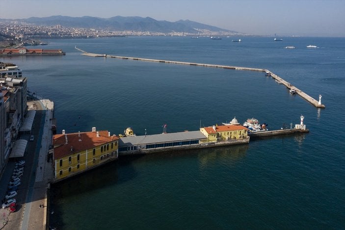 İzmir’in kıyı ilçelerinde deniz suyu çekiliyor
