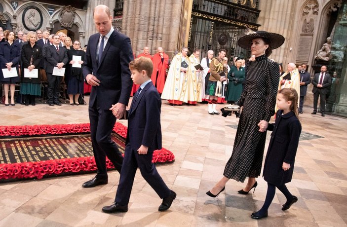 Prens Philip'i anmaya katılmayan Prens Harry, İngiltere'de tepki çekti