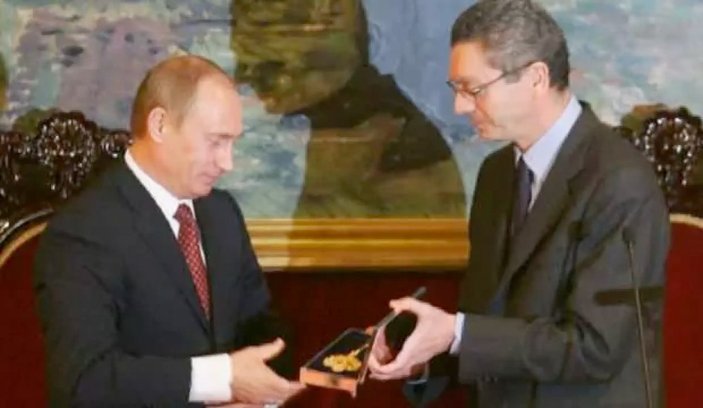 Putin'e verilen şehrin altın anahtarını geri istediler