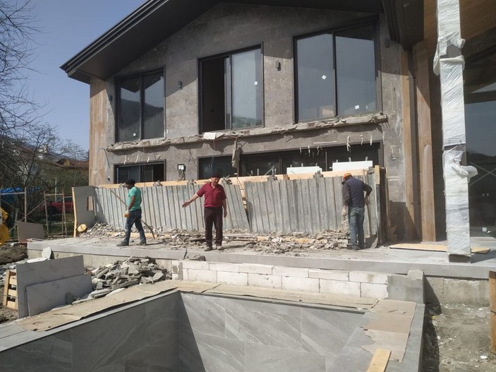 Sakarya'da yapım aşamasınaki evin balkonu çöktü: 4 yaralı