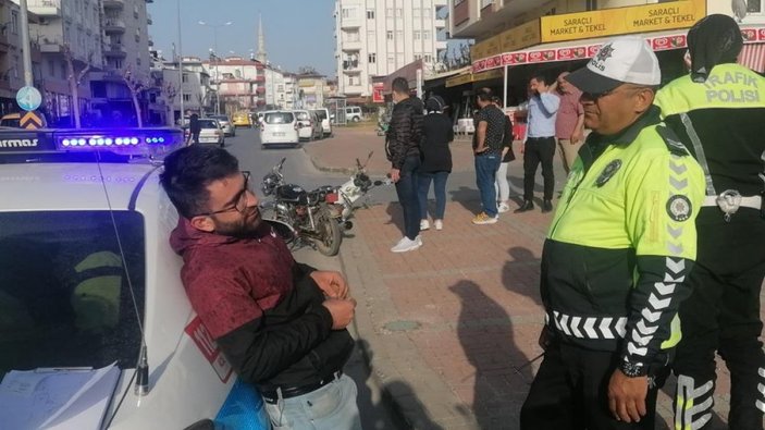 Antalya'da hurda motosikletiyle kaza izlerken polise yakalandı