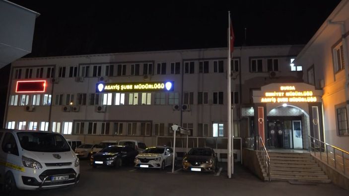 i Bursa'da dur ihtarına uymayan araçtan fazla sayıda uyuşturucu çıktı