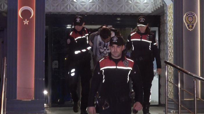 i Bursa'da dur ihtarına uymayan araçtan fazla sayıda uyuşturucu çıktı