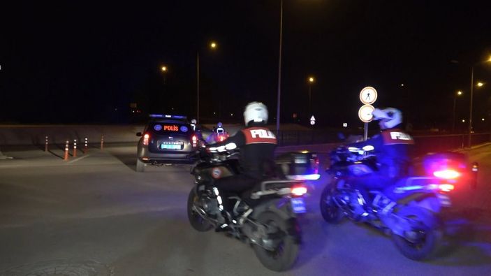 i Bursa'da dur ihtarına uymayan araçtan fazla sayıda uyuşturucu çıktı