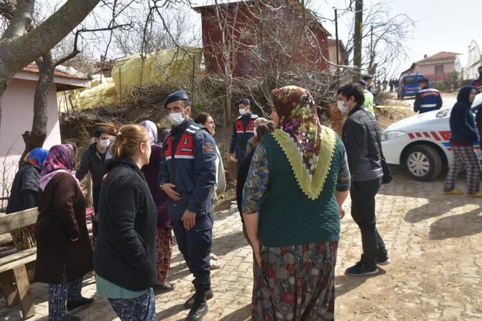 Edirne'de bir aileyi katlettiğini inkar eden şahsın, olay yerinde takma dişi bulundu