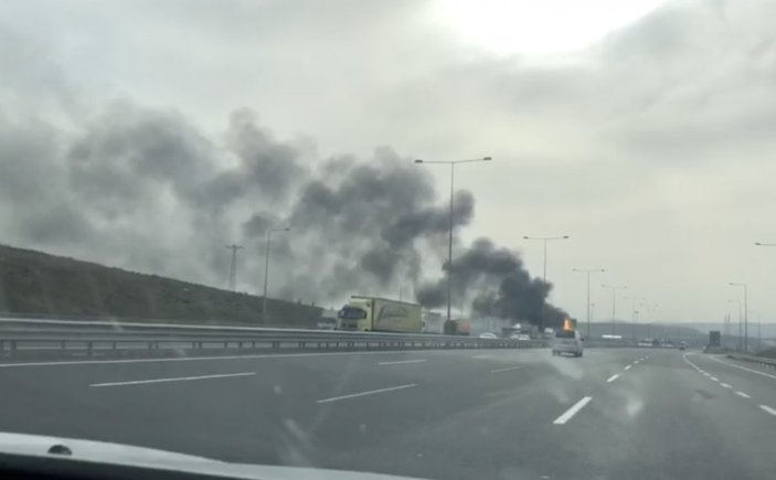 Kuzey Marmara Otoyolu'nda tır, alevler içinde yandı